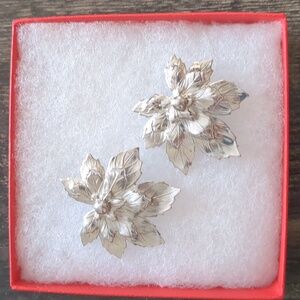 Vintage Sarah Coventry Maple Leaf Earrings